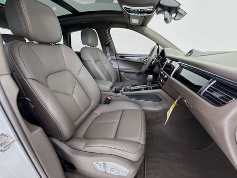 New 2026 Porsche Macan image 30