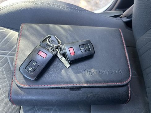 Used 2018 Toyota Tacoma TRD Sport w/ Technology Package AWD/4WD image 35