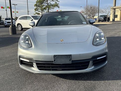 Used 2018 Porsche Panamera 4S image 8