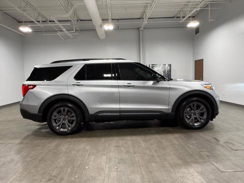 Certified 2023 Ford Explorer XLT w/ Equipment Group 202A image 3
