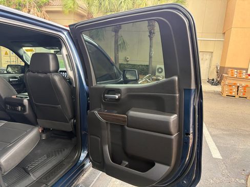 Used 2021 Chevrolet Silverado 1500 LT Trail Boss w/ LT Trail Boss Premium Package AWD/4WD image 17