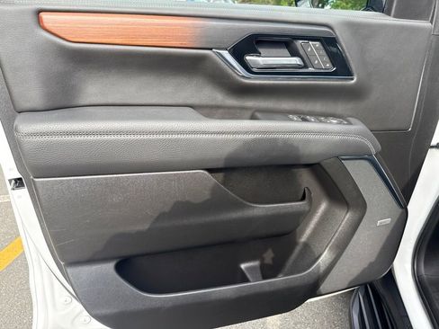 Used 2025 GMC Yukon XL Denali AWD/4WD image 15