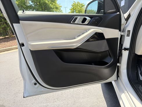 Used 2023 BMW X7 xDrive40i w/ M Sport Package AWD/4WD image 22