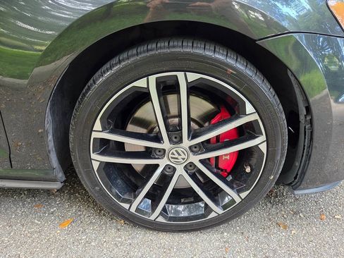 Used 2017 Volkswagen GTI SE FWD image 17