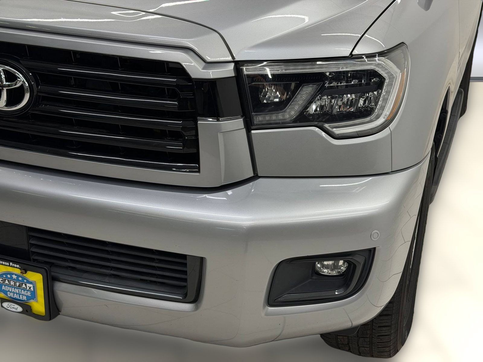 Used 2019 Toyota Sequoia SR5 AWD/4WD image 9