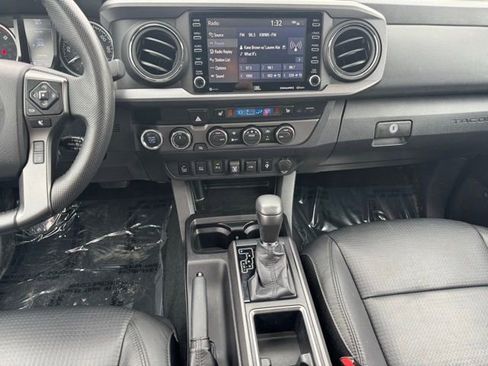 Used 2022 Toyota Tacoma TRD Off-Road w/ TRD Premium Off Road Package image 2