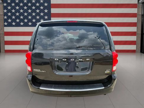 Used 2019 Dodge Grand Caravan SXT FWD image 6