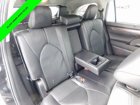 Used 2023 Toyota Highlander Limited image 23