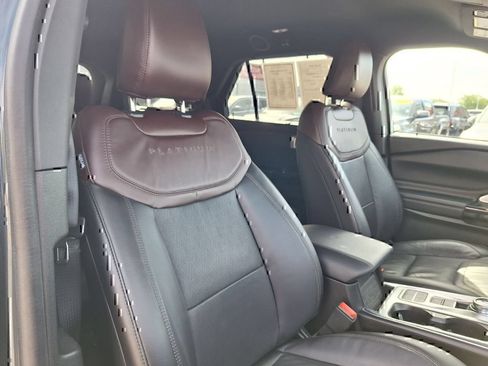 Used 2022 Ford Explorer Platinum w/ Equipment Group 601A RWD image 31