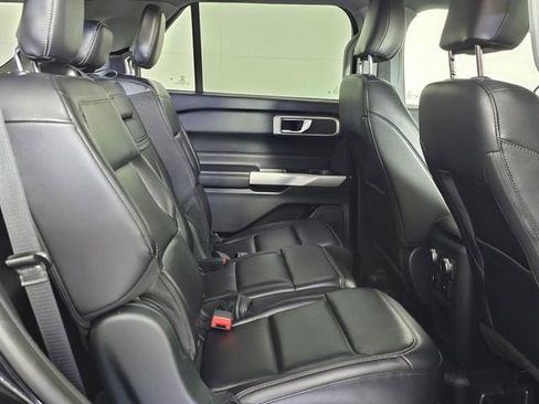 Used 2021 Ford Explorer XLT w/ Equipment Group 202A image 13