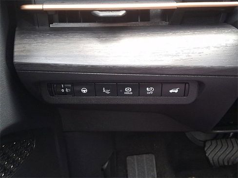 Used 2025 Nissan Ariya AWD image 24