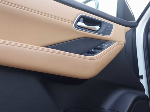 Used 2021 Nissan Rogue Platinum image 27