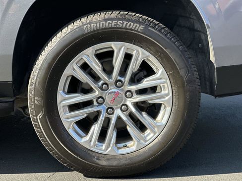 Used 2022 GMC Yukon XL SLT w/ SLT Luxury Package image 8