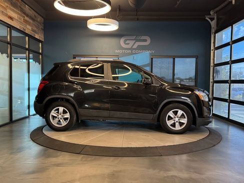 Used 2015 Chevrolet Trax LT w/ LT Plus Package FWD image 2