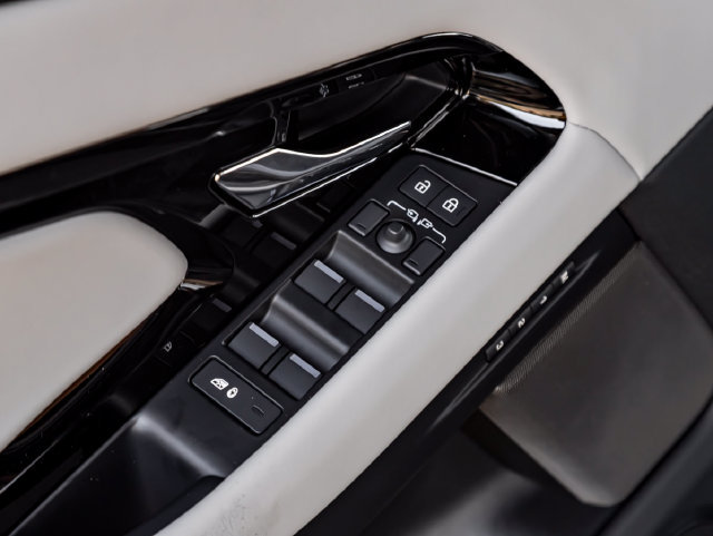 New 2026 Land Rover Range Rover Evoque Hoxton AWD/4WD image 23