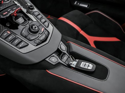 Used 2021 Lamborghini Aventador SVJ image 46