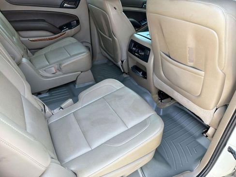 Used 2015 Chevrolet Suburban LTZ RWD image 29