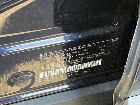 Used 2022 Toyota RAV4 XLE Premium AWD/4WD image 9