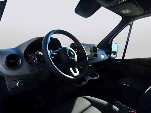 Used 2024 Mercedes-Benz Sprinter 2500 image 31