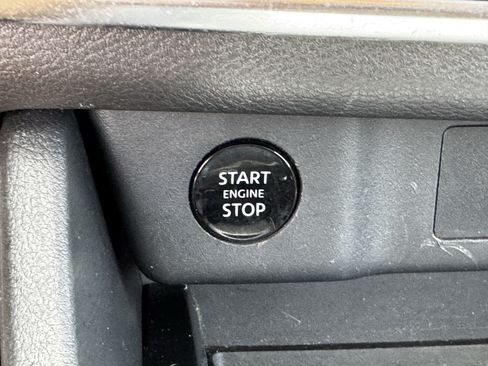 Used 2024 Nissan Rogue SV FWD image 21
