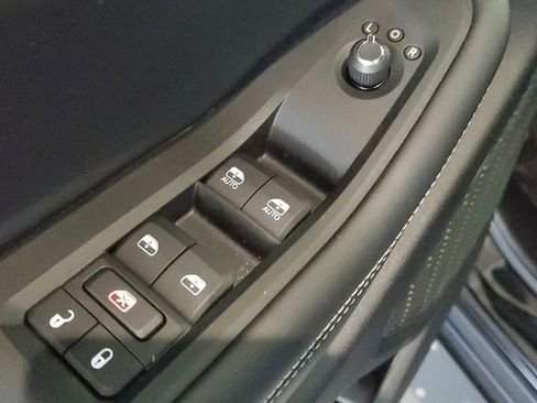 Used 2025 Jeep Grand Cherokee L Altitude image 23