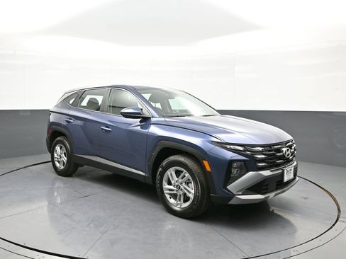 Certified 2025 Hyundai Tucson SE image 4