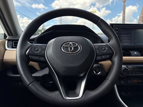 Used 2021 Toyota RAV4 XLE w/ Convenience Package FWD image 12
