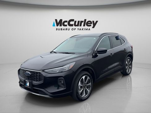 Used 2025 Ford Escape Platinum image 1