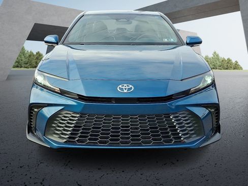 Certified 2025 Toyota Camry SE image 2