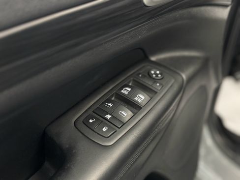 Used 2022 Jeep Grand Cherokee Laredo X AWD/4WD image 17