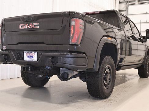 Used 2024 GMC Sierra 2500 AT4X w/ AT4X AEV Edition image 9