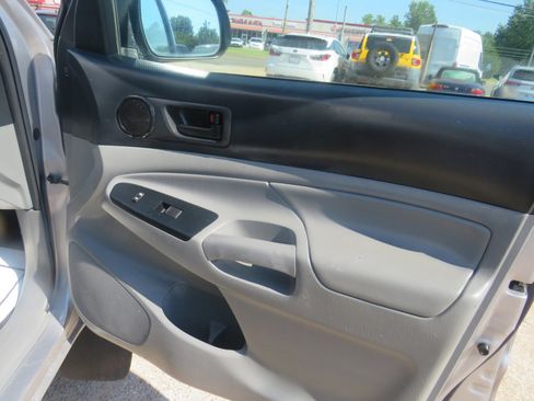 Used 2015 Toyota Tacoma PreRunner image 16