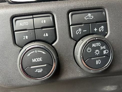 Used 2024 Chevrolet Silverado 1500 LT Trail Boss AWD/4WD image 12