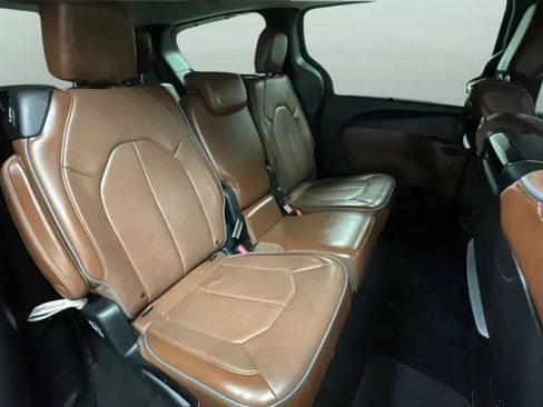 Used 2017 Chrysler Pacifica Limited FWD image 20