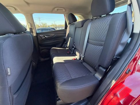 Used 2019 Nissan Rogue SV image 13