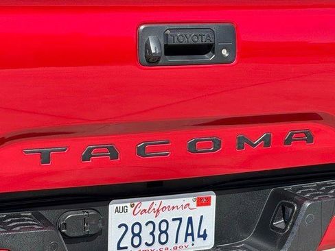 Used 2019 Toyota Tacoma TRD Sport w/ Technology Package RWD image 13