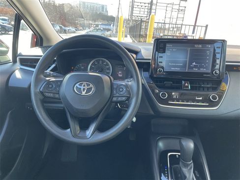 Used 2022 Toyota Corolla LE image 15