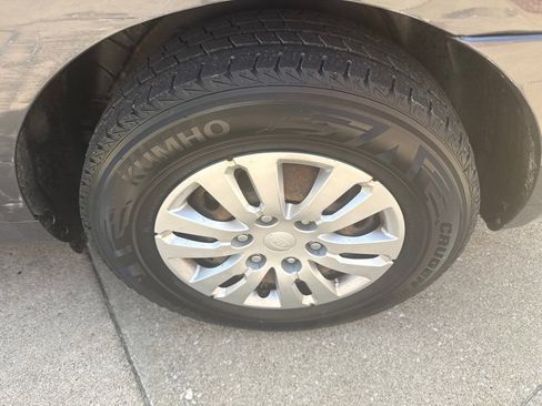 Used 2012 Kia Sedona LX FWD image 19