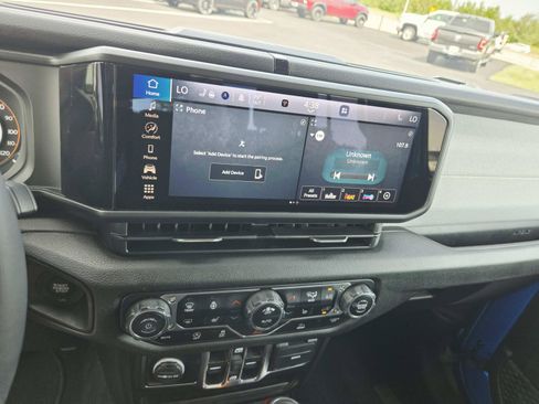 Used 2025 Jeep Gladiator Sport AWD/4WD image 28