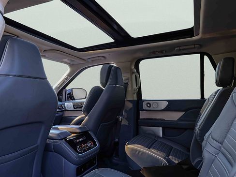 Used 2020 Lincoln Navigator L Black Label w/ Cargo Convenience Package AWD/4WD image 23