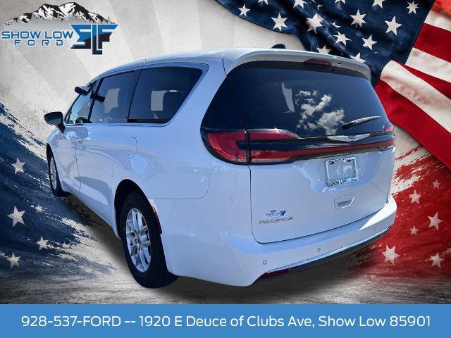 Used 2023 Chrysler Pacifica Touring-L FWD image 5