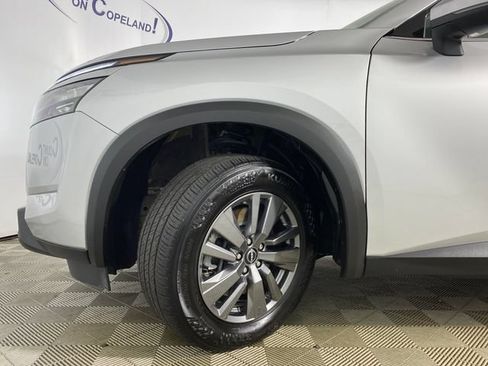 Used 2025 Nissan Pathfinder SV FWD image 30
