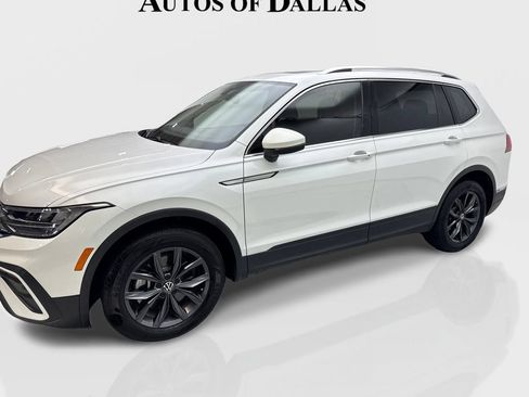 Used 2023 Volkswagen Tiguan SE w/ Panoramic Sunroof Package FWD image 11