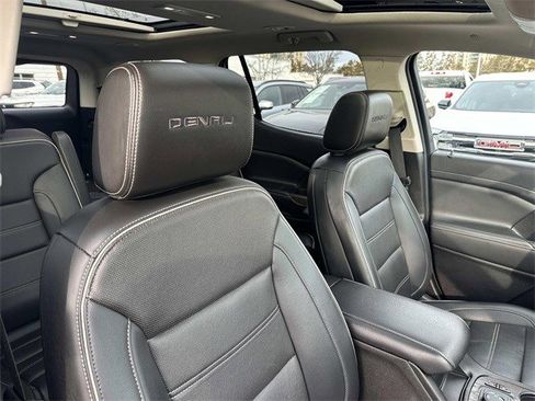 Used 2023 GMC Acadia Denali w/ Denali Technology Package image 12