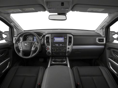 Used 2017 Nissan Titan PRO-4X w/ Pro-4x Convenience Package AWD/4WD image 6