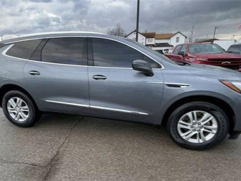 Used 2021 Buick Enclave Essence image 3