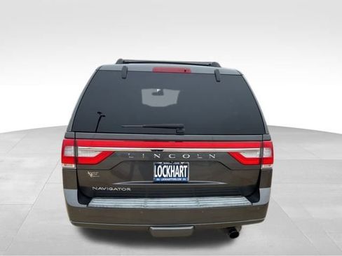 Used 2017 Lincoln Navigator Reserve image 8