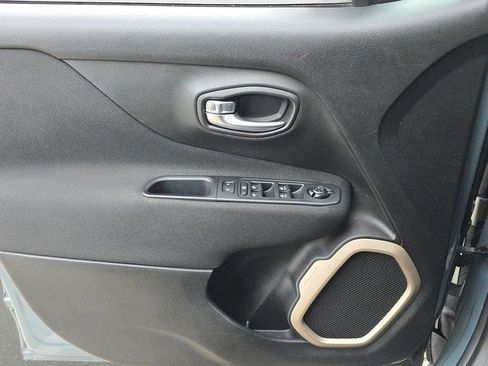 Used 2016 Jeep Renegade Latitude FWD image 20