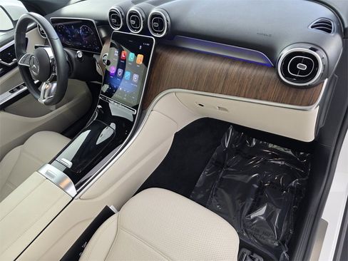 Used 2025 Mercedes-Benz GLC 300 GLC 300 image 29