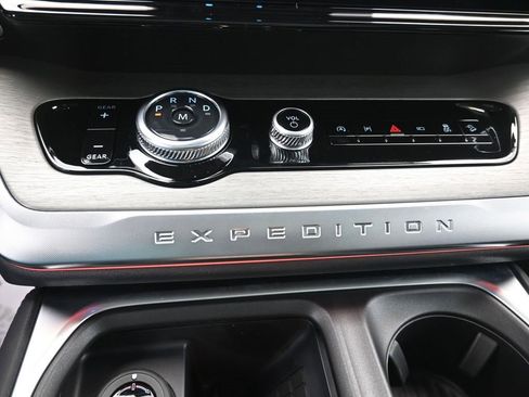 New 2025 Ford Expedition Platinum w/ Driver's Package image 28